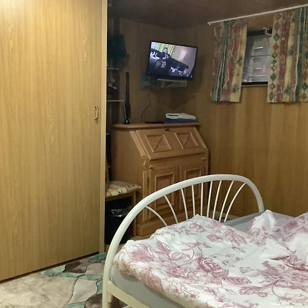 Schoenes Doppelbettzimmer Im Untergeschoss Inkl Parkplatz Nach Verfuegbarkeit Essen Kültér fotó